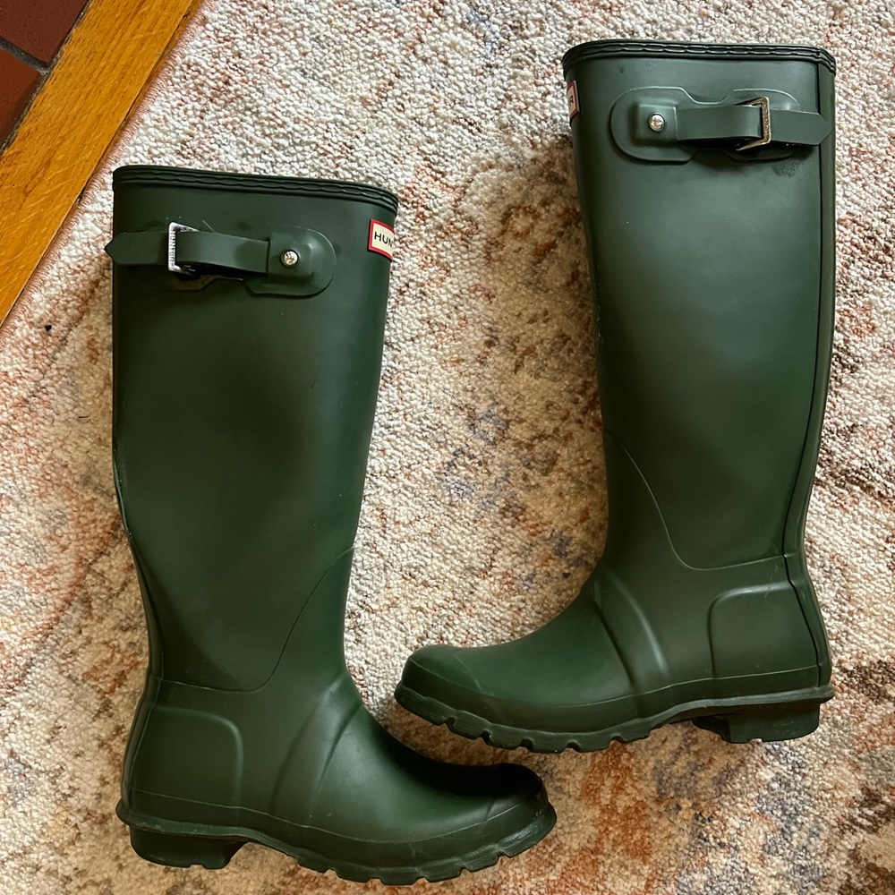 HUNTER RAIN BOOTS - GREAT CONDITION
